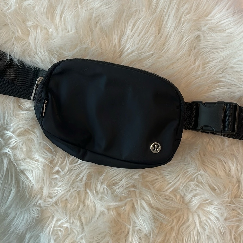 Lululemon belt bag
